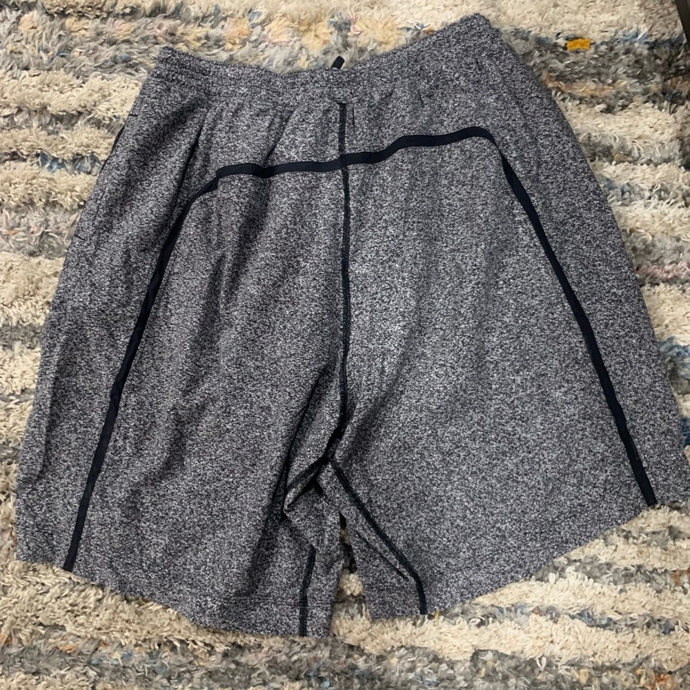 Lululemon - Picture 4 of 5